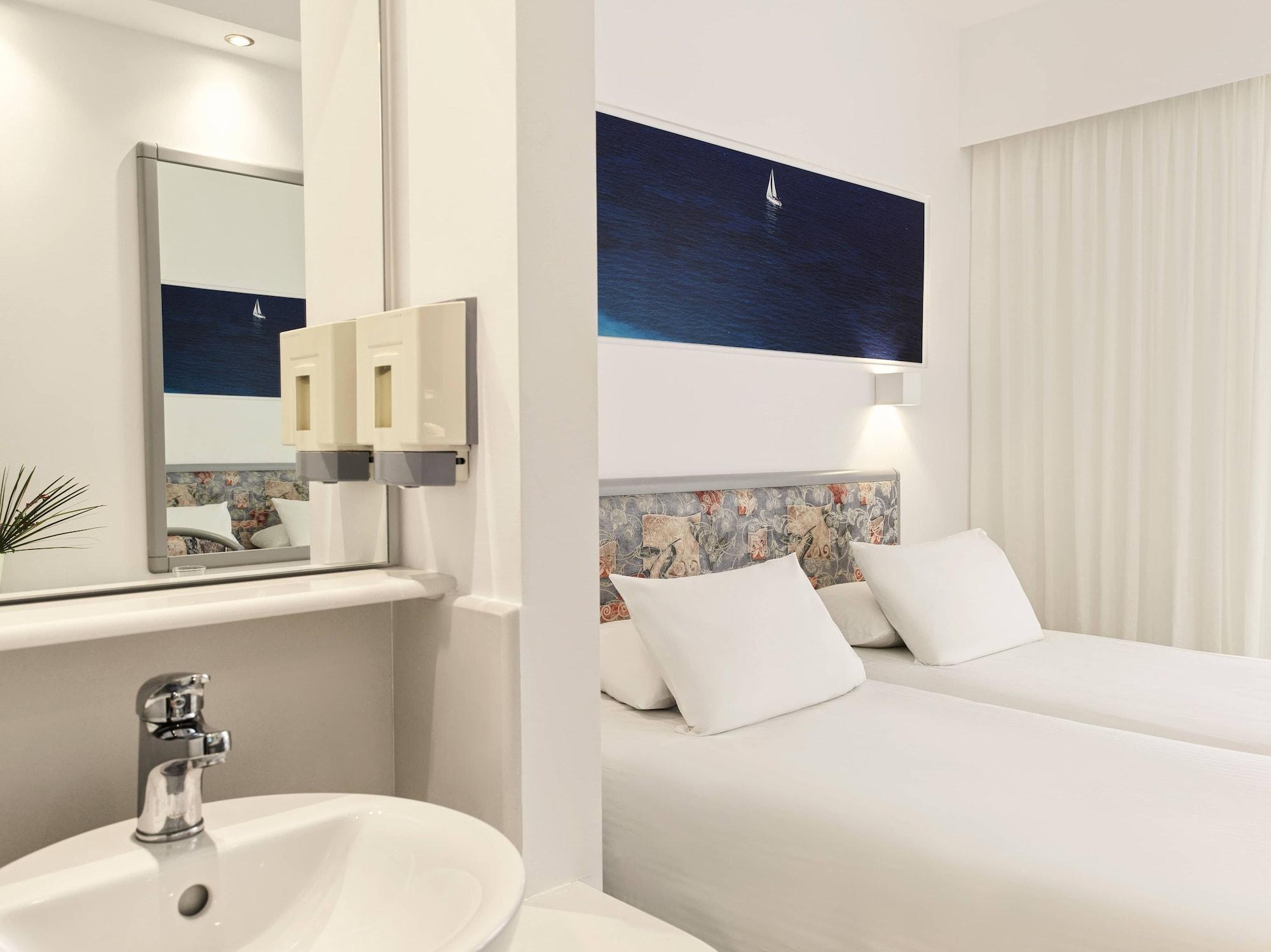 Esperia Hotel 3*