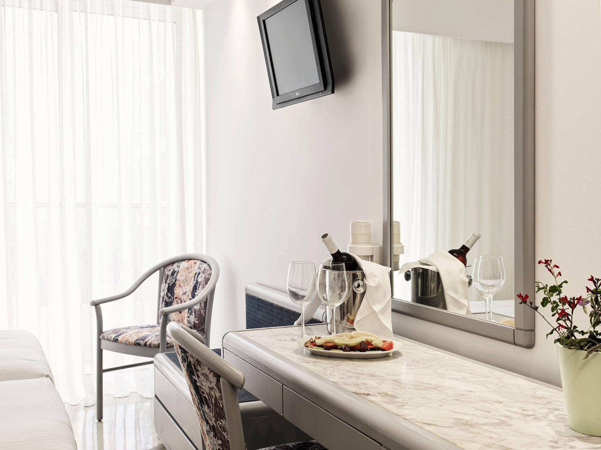 Esperia Hotel 3*