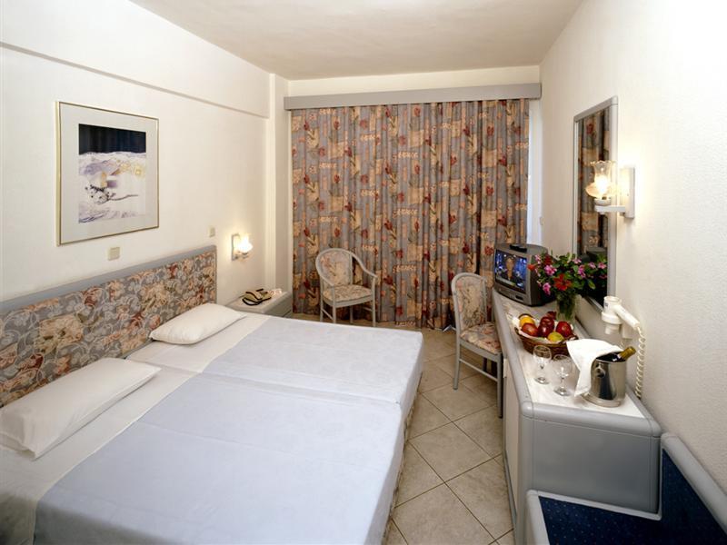 Esperia Hotel 3*